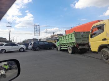 Perempatan Lampu Merah Panam Dikuasai Pak Ogah Lantaran Diduga Pak Pol Ogah Atur Jalan